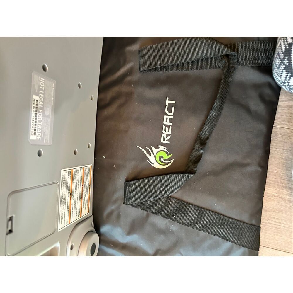 Wii balance board with cover and carrying case - Picture 4 of 6